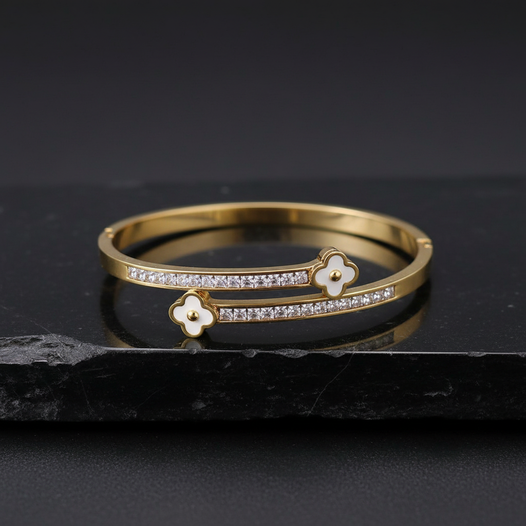 [0] 18K Gold Plated Four-Leaf Clover Crystal Bracelet