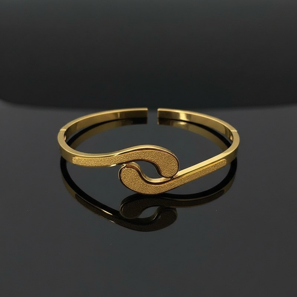 [1] 18K Gold Plated Hook Closure Bracelet